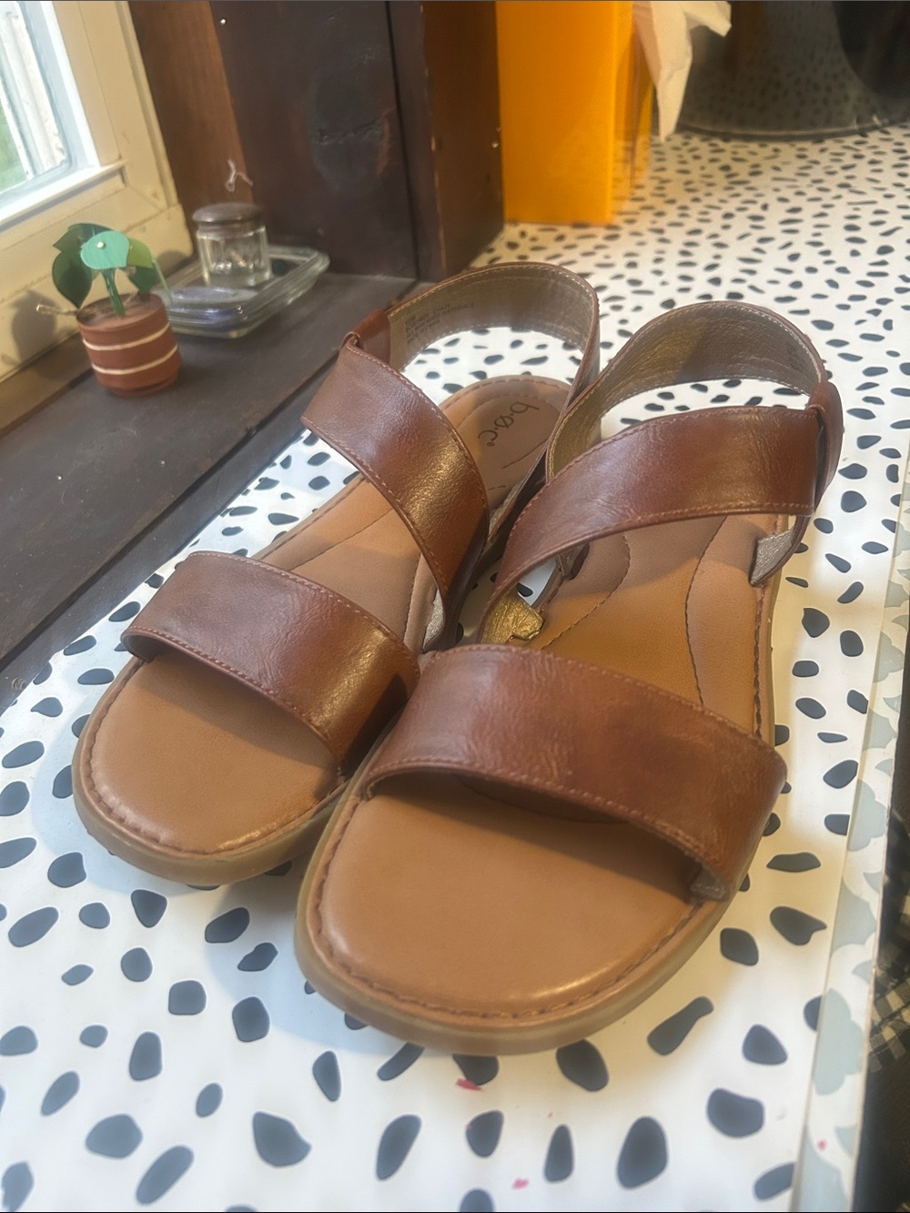 b.o.c. Women's Tan Brown Leather Crisscross Slingback Sandals - Picture 3 of 4